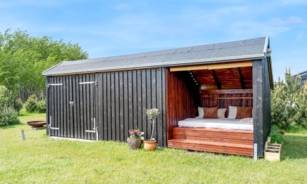 'Edite' - 900m from the sea 2