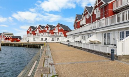 'Annete' - 20m from the sea 3