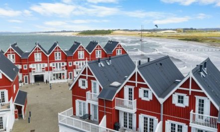 'Annete' - 20m from the sea 2