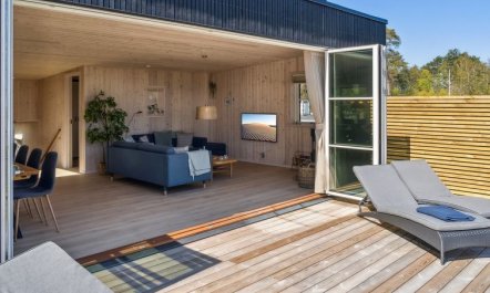 'Engli' - 90m from the sea 3