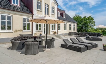 'Niki' - 15km from the sea