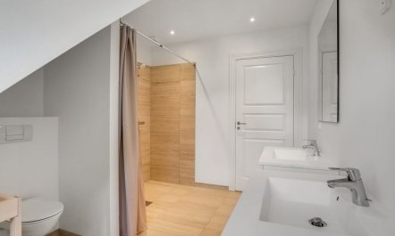 'Niki' - 15km from the sea 1