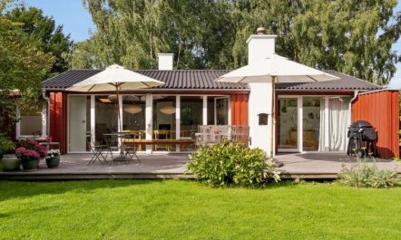 'Lauri' - 2.3km from the sea