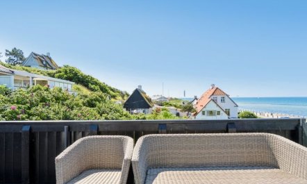 'Susan' - 20m from the sea 5