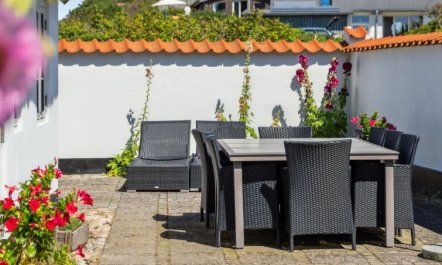 'Susan' - 20m from the sea