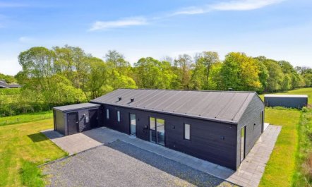 'Jul' - 300m from the sea 6