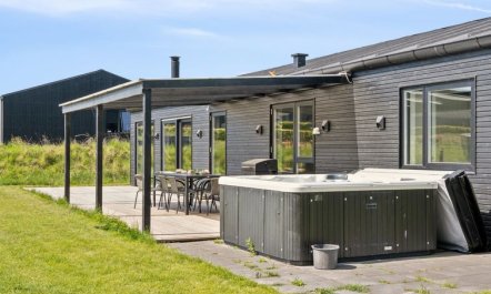 'Jul' - 300m from the sea 3