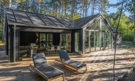 'Iwa' - 475m from the sea