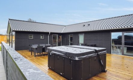 'Clare' - 100m from the sea 6