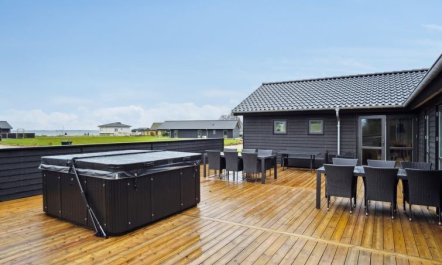 'Clare' - 100m from the sea 5