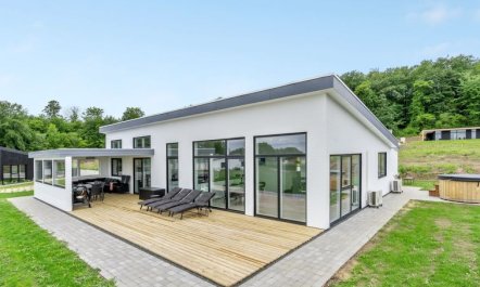 'Constantin' - 500m from the sea