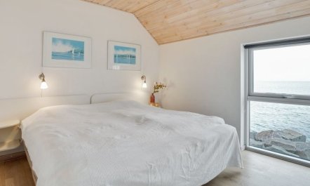 'Otis' - 10m from the sea 3