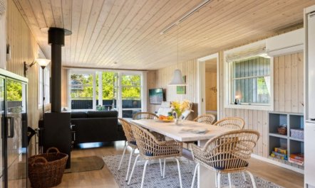 'Melvin' - 700m from the sea 1