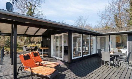 'Caren' - 75m from the sea