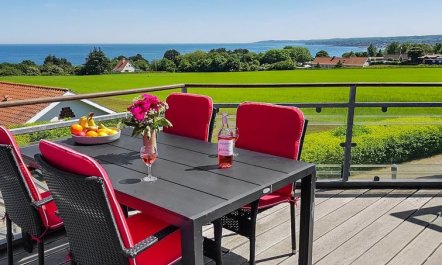 'Thorsten' - 500m from the sea