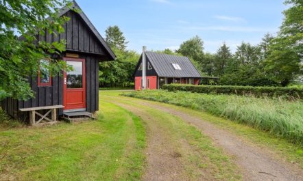 'Thana' - 8km from the sea