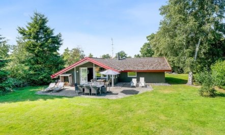 'Uta' - 300m from the sea 2