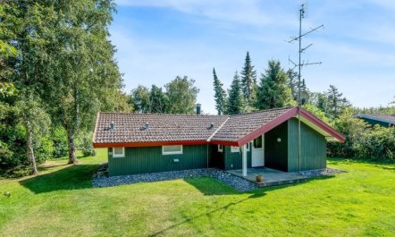 'Uta' - 300m from the sea 1