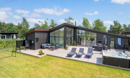 'Apelone' - 900m from the sea