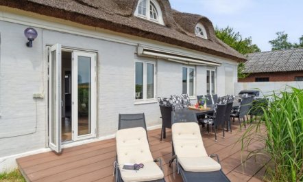 'Fridgerd' - 4.8km from the sea