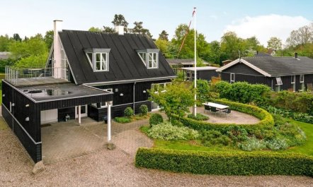 'Gullan' - 75m from the sea