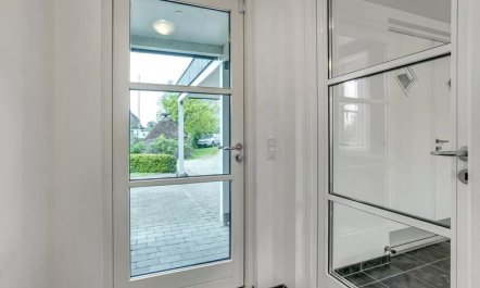 'Gullan' - 75m from the sea 1