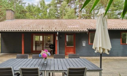 'Clementine' - 1.2km from the sea