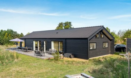 'Jale' - 900m from the sea