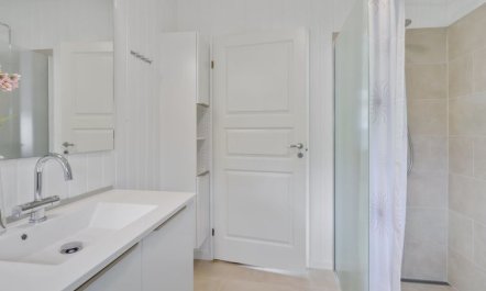 'Botolphus' - 20m from the sea 6