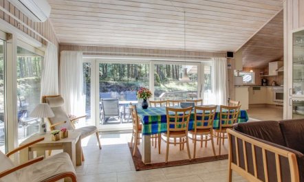 'Sylvia' - 900m from the sea 2