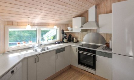 'Sylvia' - 900m from the sea 6