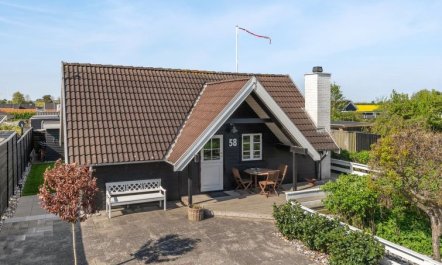 'Ulv' - 25m from the sea