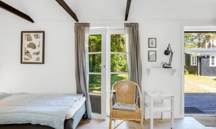 'Carly' - 100m from the sea 7