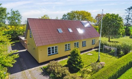 'Agny' - 2.2km from the sea