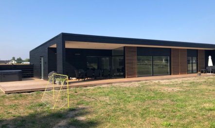 'Vanna' - 1.2km from the sea