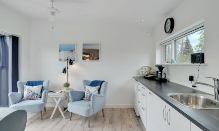 'Mark' - 200m from the sea 3