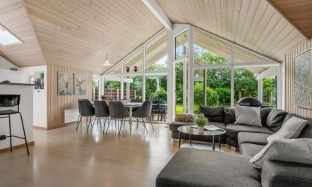 'Mika' - 800m from the sea 6