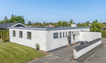 'Anabel' - 600m from the sea