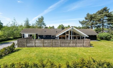 'Gudlaug' - 1km from the sea