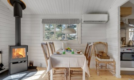 'Freyja' - 800m from the sea 4