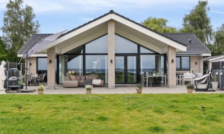 'Thyra' - 50m to the fjord