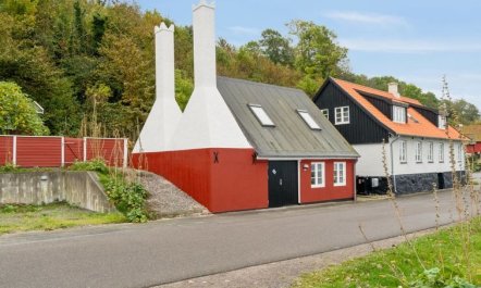 'Malila' - 15m from the sea