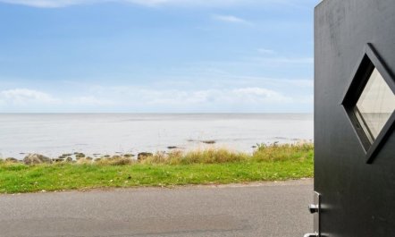 'Malila' - 15m from the sea 2