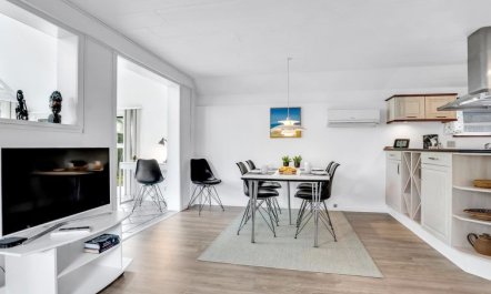 'Frida' - 125m from the sea 1