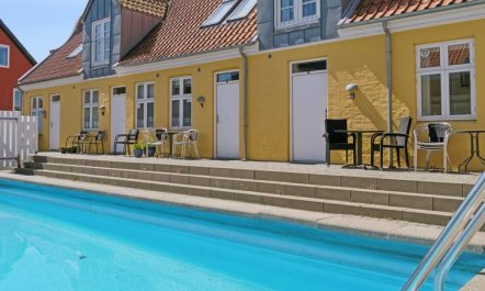 'Elemine' - 500m from the sea