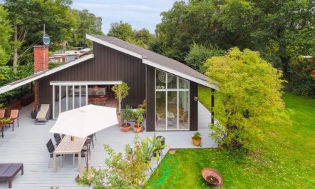 'Ivar' - 150m from the sea