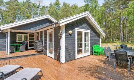 'Signe' - 850m from the sea