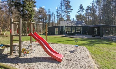 'Elza' - 800m from the sea