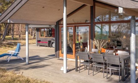 'Unto' - 25m from the sea 3