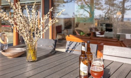 'Unto' - 25m from the sea 2